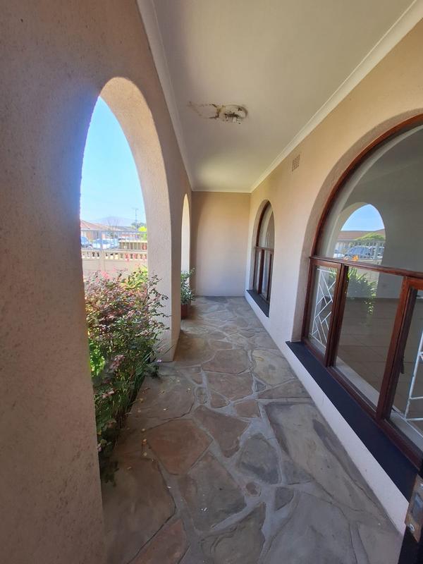 5 Bedroom Property for Sale in Goodwood Park Western Cape